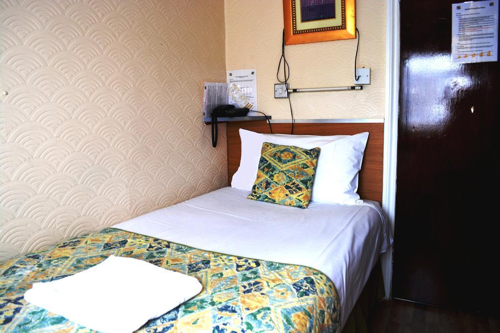 Falcon Hotel London Værelse billede