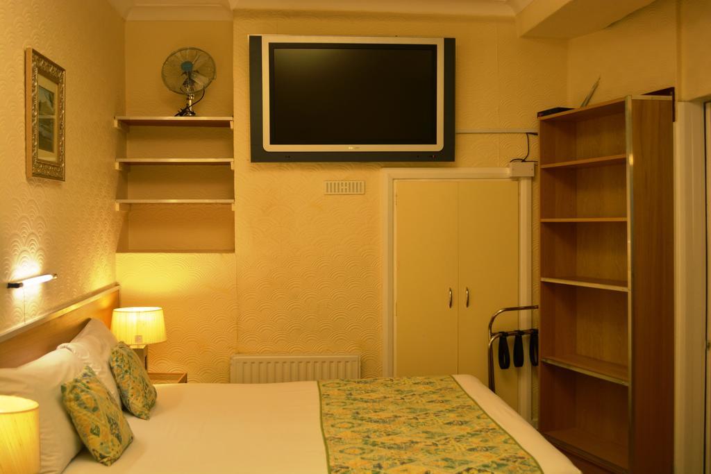 Falcon Hotel London Værelse billede
